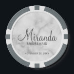 Fichas De Póquer Bridesmaid personalizada de escritura moderna<br><div class="desc">Añade un toque personal a tu boda con fichas de póquer personalizadas para la dama de honor. Este diseño presenta el nombre personalizado de la dama de honor en el estilo de letra de escritura moderna y gris con título y fecha boda en el estilo de fuente sans serif moderno...</div>