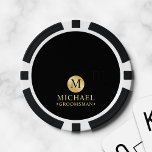 Fichas De Póquer Elegantes Groomsmen Personalizados en Negro y Oro<br><div class="desc">Añada un toque personal a su boda con un regalo personalizado para los groomsmen Este regalo presenta un monograma negro en un elemento de círculo dorado con nombre y título en un estilo de letra serif clásico dorado sobre fondo negro. También perfecto para el mejor hombre, padre de la novia...</div>