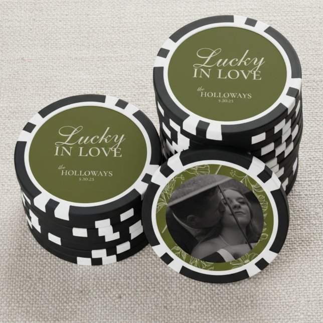 Fichas De Póquer Libro de Boda personalizado Olive Green (Add a playful and memorable twist to your guest book with these “Lucky in Love” poker chips!)