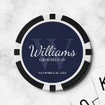 Fichas De Póquer Monograma y nombre de Groomsmen con guión personal<br><div class="desc">Añade un toque personal a tu boda con fichas de póquer personalizadas. Este diseño presenta el nombre personalizado de groomsman en estilo de fuente clásico de escritura blanco con detalles bodas en estilo de fuente serif clásico blanco y monograma en estilo serif azul marino claro clásico estilo de fuente serif...</div>