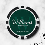 Fichas De Póquer Monograma y nombre de Groomsmen con guión personal<br><div class="desc">Añade un toque personal a tu boda con fichas de póquer personalizadas. Este diseño presenta el nombre personalizado de groomsman en estilo de fuente clásico de escritura blanca con detalles bodas en estilo de tipo de letra serif clásico blanco y monograma en estilo de fuente serif clásico de color verde...</div>