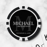 Fichas De Póquer Nombre y monograma de los groomsmen personalizados<br><div class="desc">Añade un toque personal a tu boda con fichas de póquer personalizadas. Este diseño presenta el nombre personalizado del groomsman con el título y la fecha boda en blanco y monograma en gris como fondo, en estilo clásico serif, sobre fondo negro. También perfecto para el mejor hombre, padre de la...</div>