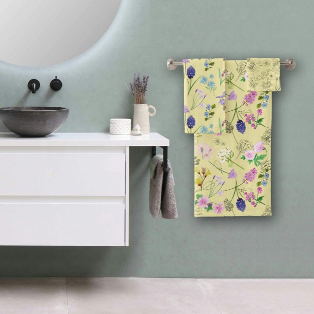 Field flowers, hand-painted in watercolour (Secret garden hand-painted flowers bath towel set
)