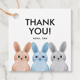 Fiesta gracias etiqueta con tres pequeños conejito