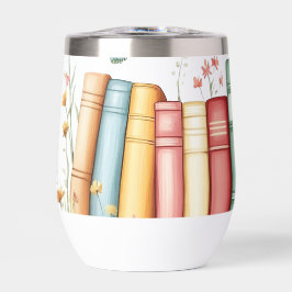 Fila de libros, flores y mariposas