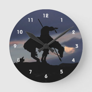 Fin del reloj de pared de silueta de rastro