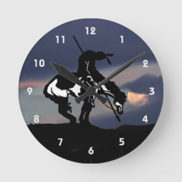 Fin del reloj de pared de silueta de rastro