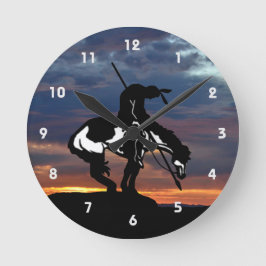 Fin del reloj de pared de silueta de rastro