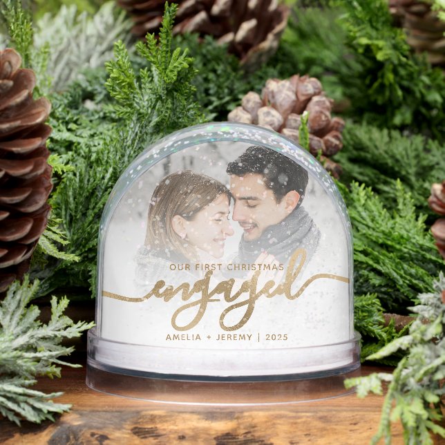 First Christmas Engaged Photo Gold Script (Invierno)