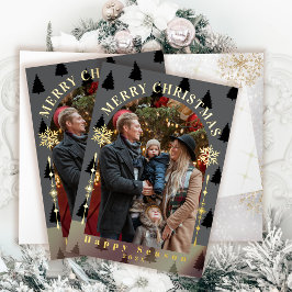 Flamante foto gris de nieve en árbol navideño