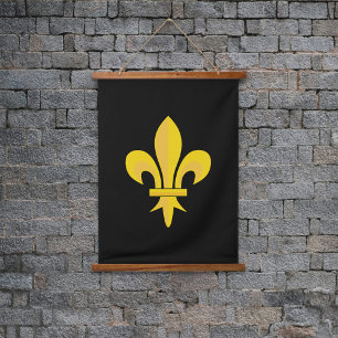 Fleur de Lis sobre tapiz colgante negro