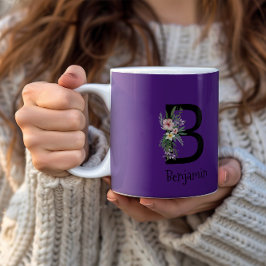 Flor acuarela taza de café púrpura inicial