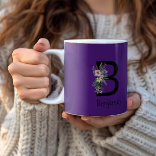 Flor acuarela taza de café púrpura inicial