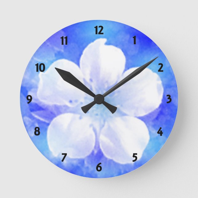 Flor blanca sobre el fondo azul del reloj de pared (Anverso)