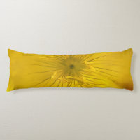 Flor de boquilla amarilla de almohada corporal