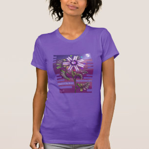 Flor en la camiseta del desierto
