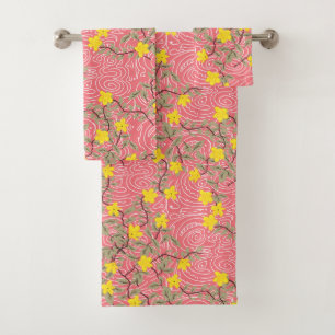 Flor jazmín amarilla en rosa coral