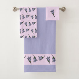 Flor morada de arébola en rosa