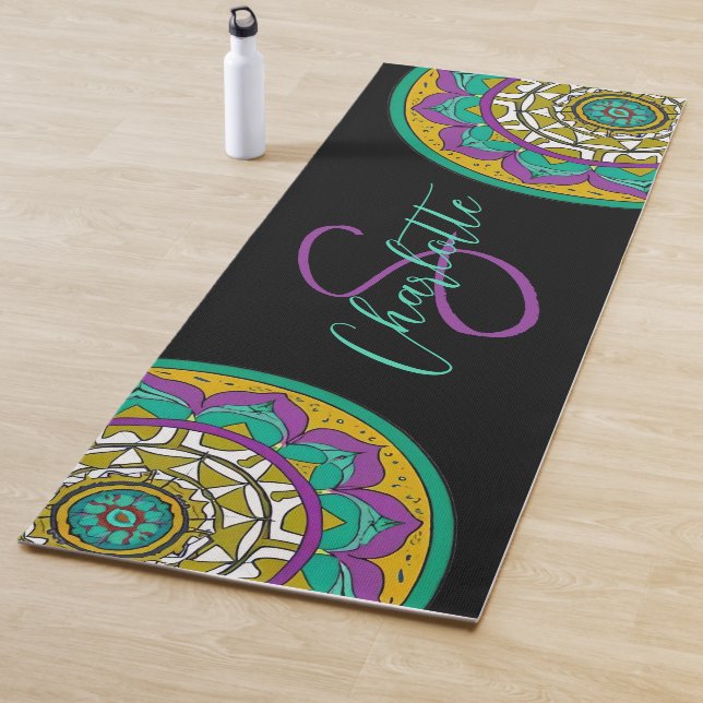 Flor morada y verde Mandala Monograma Yoga Mat (In situ)