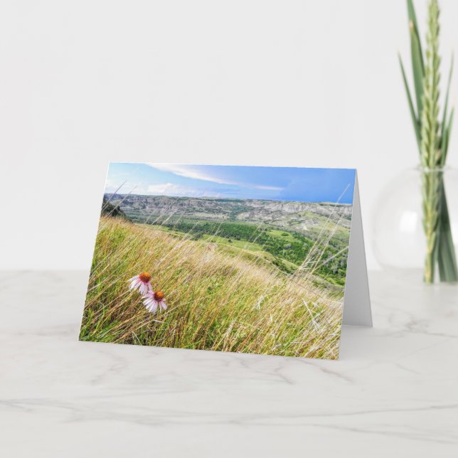 Flor púrpura del cono con una tarjeta de nota de (Anverso)