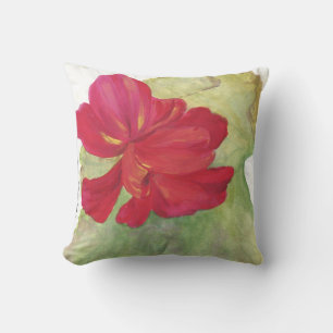 flor roja sobre almohada blanca