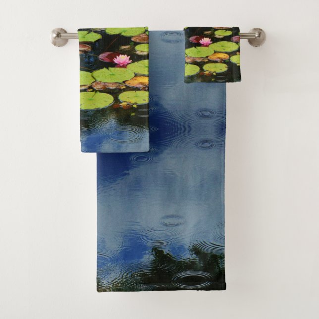 Flor rosa azul floral verde en lluvia (In situ)