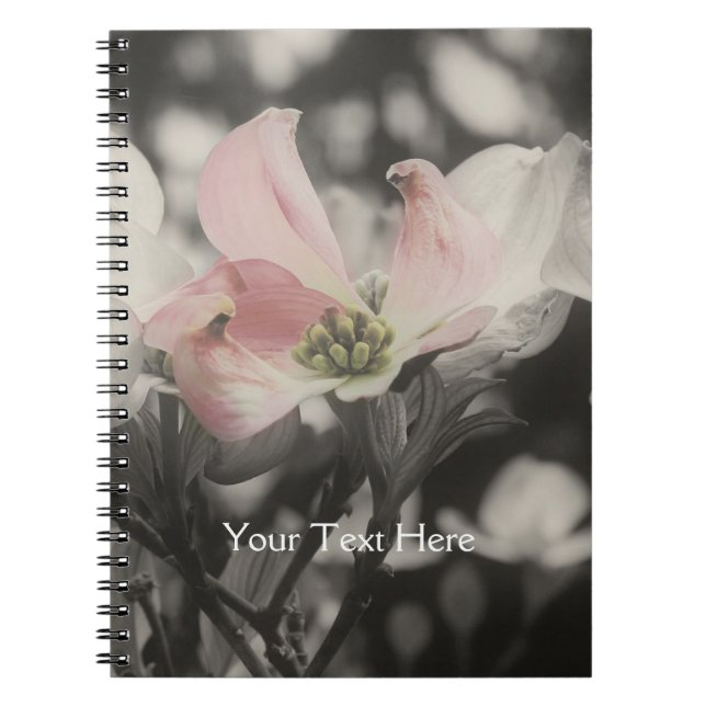 Flor rosada del Dogwood en cuaderno blanco y negro (Frente)
