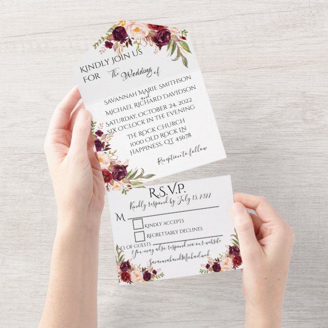 Floral borgoñona todo en una invitación de matrimo (desgarro)