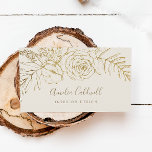 Floral dorada | Tarjeta de presentación Cream and<br><div class="desc">Esta tarjeta dorada con crema floral y oro es perfecta para un pequeño empresario, un consultor, un estilista y mucho más. El diseño moderno del boho presenta un caprichoso arreglo de flores, hojas y botánicos dibujados a mano en Relieve metalizado dorado sobre un fondo crema. Nota: Este diseño no tiene...</div>