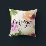 Flores acuarelas bonito almohada personalizada<br><div class="desc">almohada de personalización con coloridas flores acuáticas con escritura caligráfica moderna. Esta almohada floral será perfecta como regalo o como acento colorido para cualquier habitación.</div>