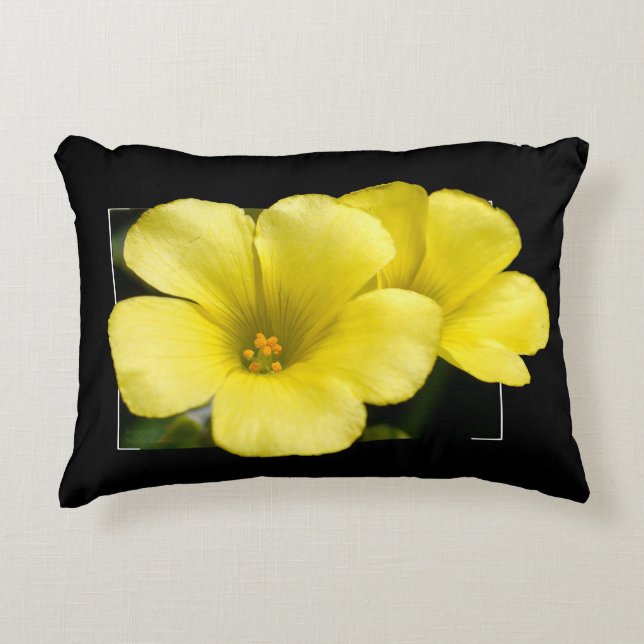 flores amarillas almohada negra (Anverso)