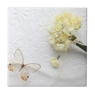 flores amarillo claro con la teja de la mariposa