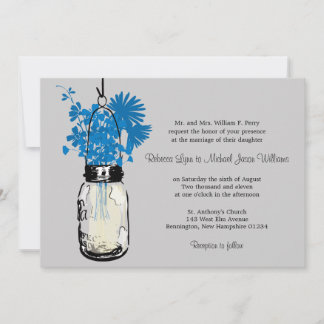 Flores azules silvestres y invitaciones a la boda 