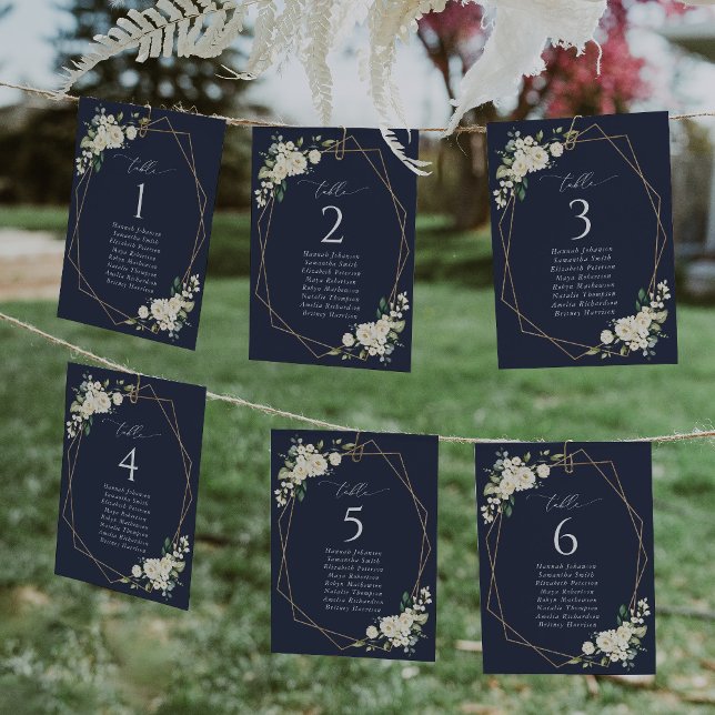 Flores blancas, flores de crema, tarjetas de silla (Subido por el creador)