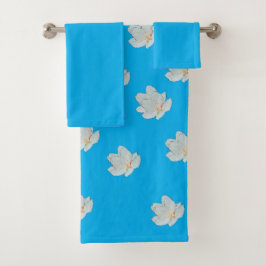 Flores blancas sobre azul zafiro