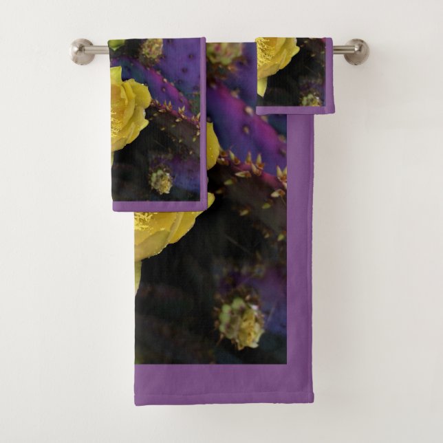 Flores de cactus amarillas de opuntia púrpura (In situ)