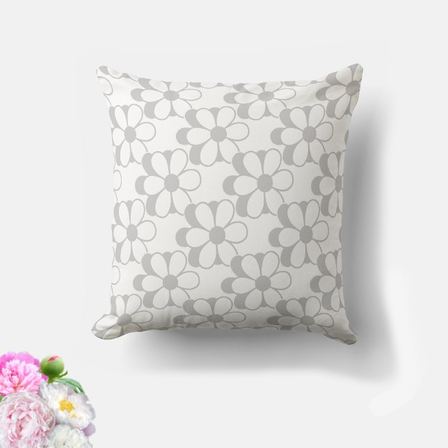 Flores de gris claro y blanco en Cojín decorativo  (Subido por el creador)