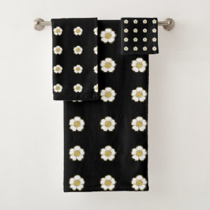 Flores de oro negro y mariposa blanca