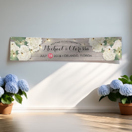 Flores de pancarta y cuerdas bodas iluminan madera