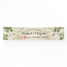 Flores de pancarta y cuerdas bodas iluminan madera