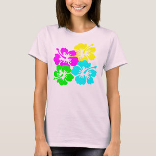 Flores hawaianas coloridas en las camisetas