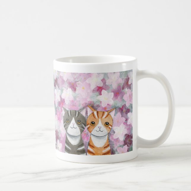 Flores lindas de los gatos de Tabby de la taza de (Derecha)