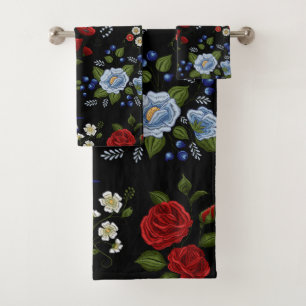 Flores rojas y azules en falso bordado