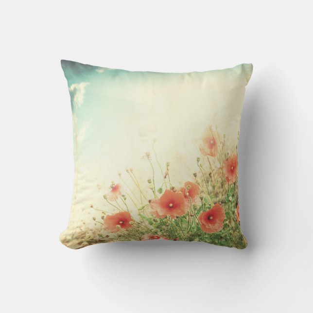 Flores salvajes rosadas en la almohada de un sofá  (Anverso)