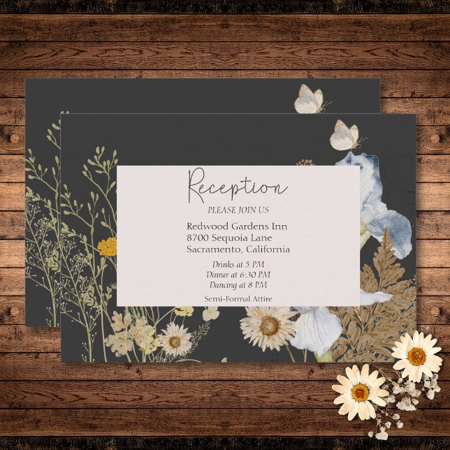 Flores silvestres en la recepción de la boda del c (Wildflowers on Charcoal Wedding Reception Enclosure Card)