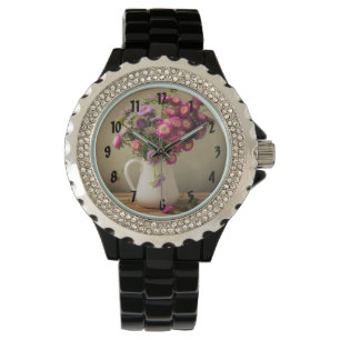 Flores silvestres en un reloj de pulsera