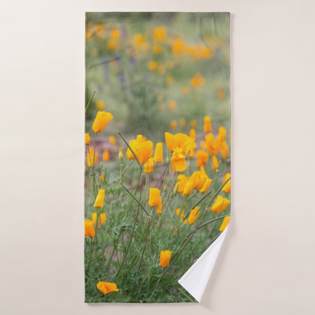 flores silvestres hermosas y aromáticas que crecen (Toalla de baño)