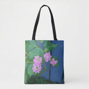 flores silvestres rosadas de lantana en una bolsa