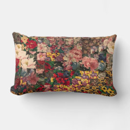 flores silvestres y almohada de colcha