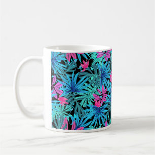 Flores tropicales de la taza de café azul y rosa